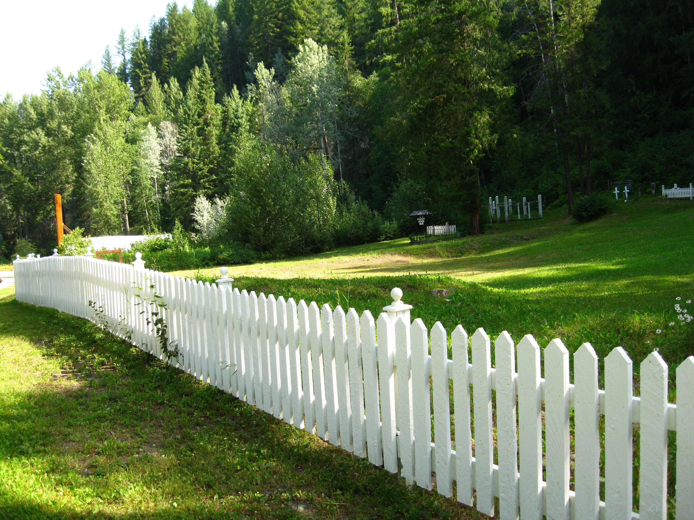 Always Hire a Professional Fence Repair Contractor in Nassau County