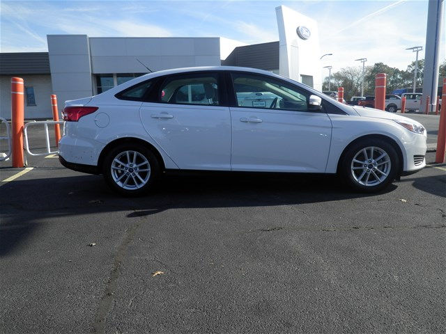 Advantages Of Buying The 2016 Ford Focus SE