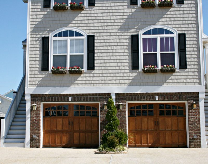 Top Signs It’s Time for a Garage Door Replacement in Evanston