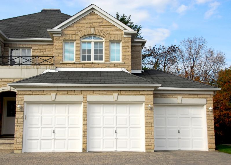 Why Homeowners Hire Professionals for Garage Door Installation in Huntington, WV