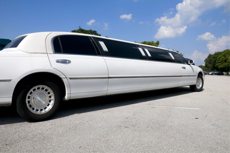 Why You Should Hire A Limousine for Airport Transportation